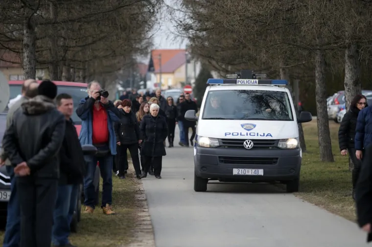 SPROVOD JASMINE DOMINIĆ, NESTALE PRIJE 19 GODINA: U selu vlada opsadno stanje, interventna policija na terenu
