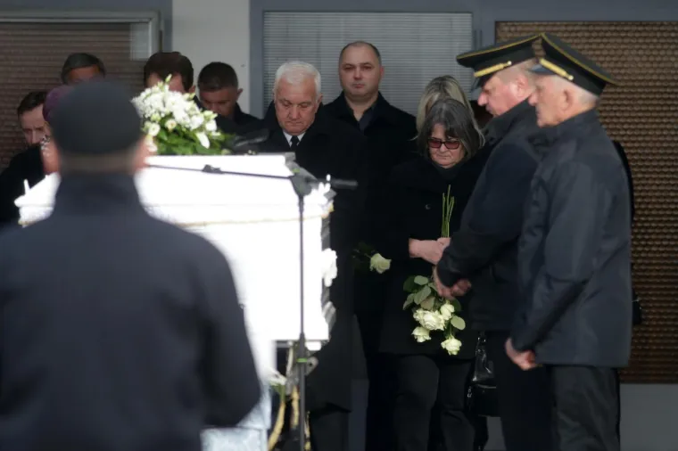 SPROVOD JASMINE DOMINIĆ, NESTALE PRIJE 19 GODINA: U selu vlada opsadno stanje, interventna policija na terenu
