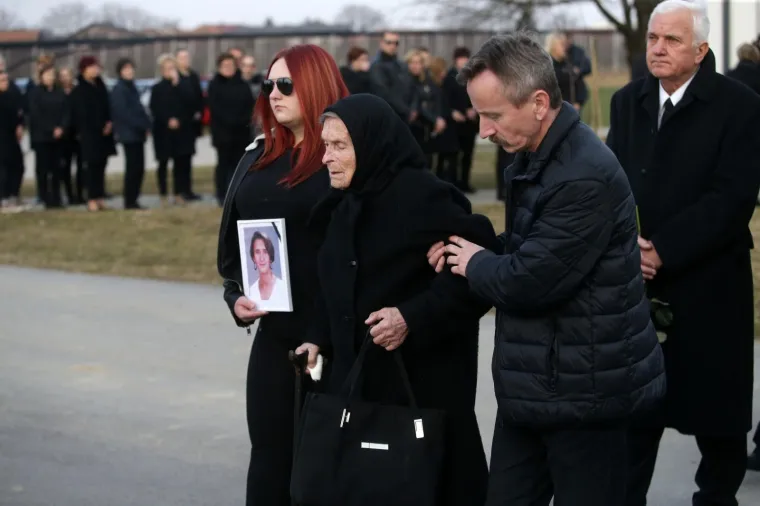 SPROVOD JASMINE DOMINIĆ, NESTALE PRIJE 19 GODINA: U selu vlada opsadno stanje, interventna policija na terenu