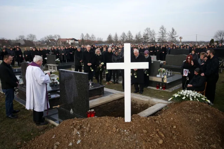 SPROVOD JASMINE DOMINIĆ, NESTALE PRIJE 19 GODINA: U selu vlada opsadno stanje, interventna policija na terenu