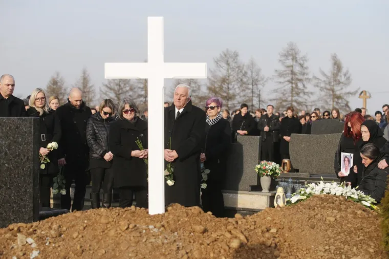 SPROVOD JASMINE DOMINIĆ, NESTALE PRIJE 19 GODINA: U selu vlada opsadno stanje, interventna policija na terenu