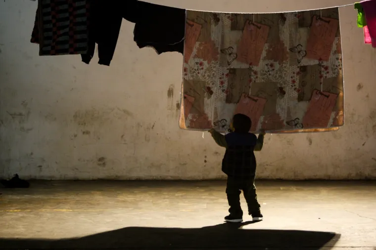 U ovim uvjetima žive migranti: Navečer se okupljaju na jednom mjestu i razmjenuju hranu