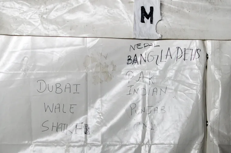 U ovim uvjetima žive migranti: Navečer se okupljaju na jednom mjestu i razmjenuju hranu