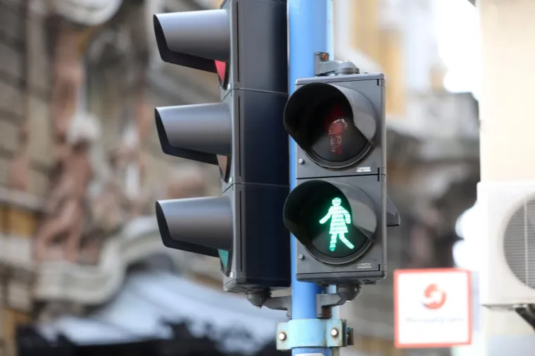 Promoviraju jednakost spolova: U Rijeci zasvijetlio prvi 'ženski' semafor