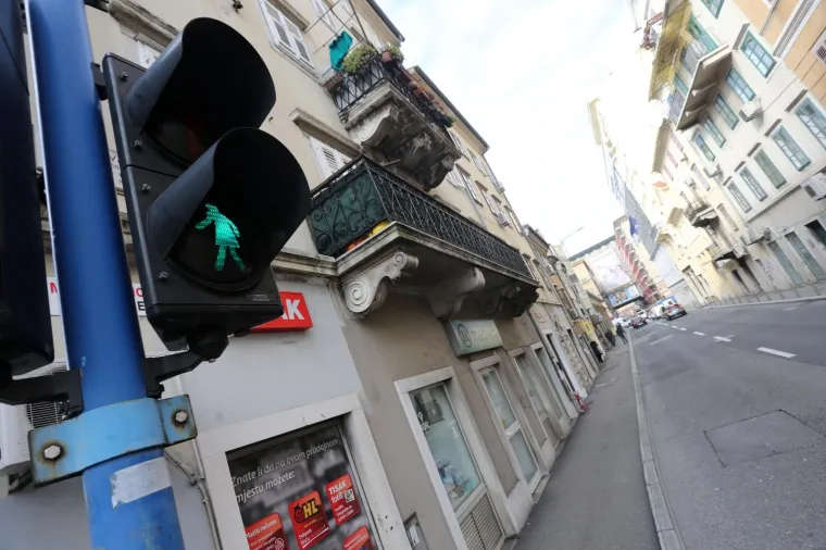 Promoviraju jednakost spolova: U Rijeci zasvijetlio prvi 'ženski' semafor