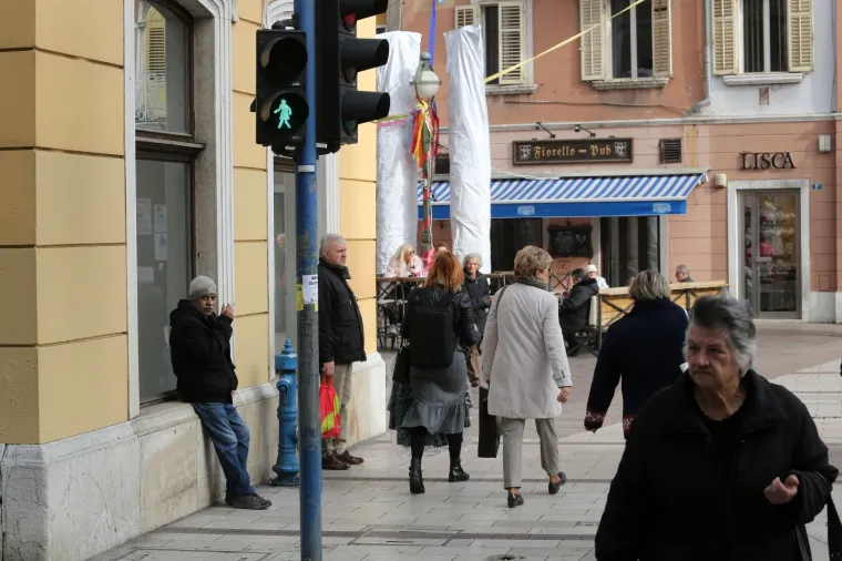 Promoviraju jednakost spolova: U Rijeci zasvijetlio prvi 'ženski' semafor