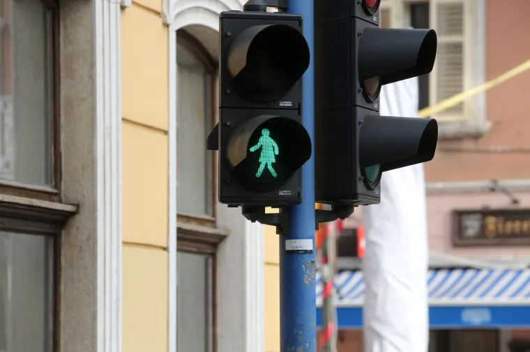 Promoviraju jednakost spolova: U Rijeci zasvijetlio prvi 'ženski' semafor