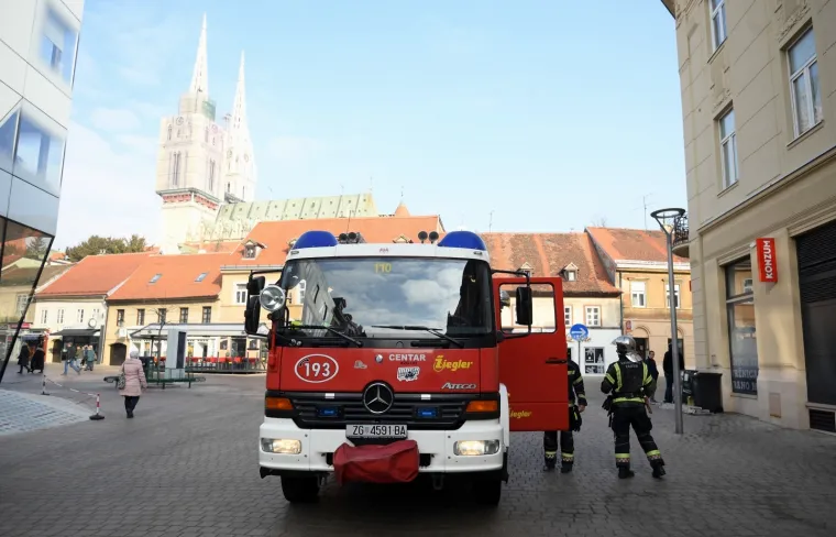 Stra&scaron;na nesreća u centru Zagreba: Radnik s tri metra visine pao u okno svjetlarnika