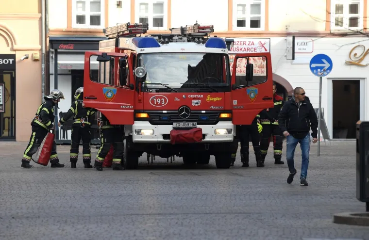 Stra&scaron;na nesreća u centru Zagreba: Radnik s tri metra visine pao u okno svjetlarnika