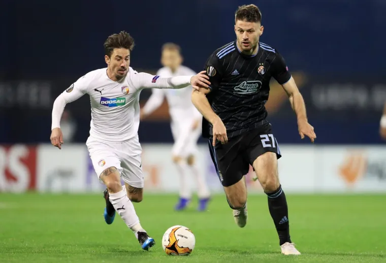 MODRI JURIŠAJU PO POBJEDU: I na povijesnoj utakmici baklja je poletjela prema travnjaku