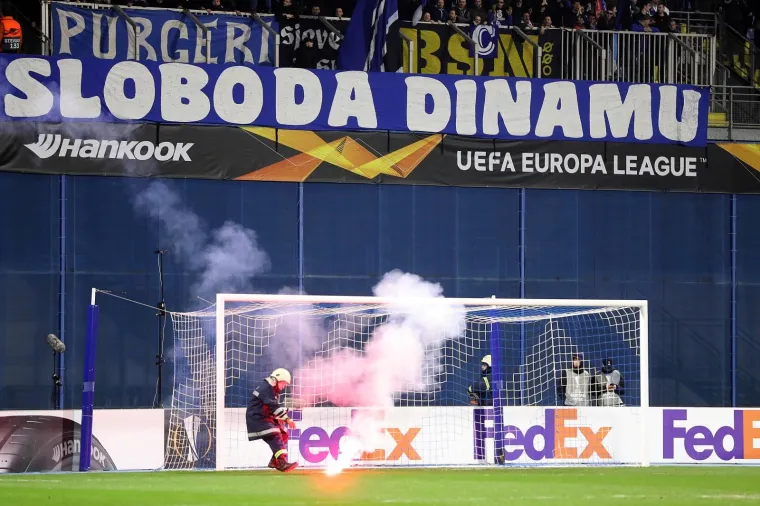 MODRI JURI&Scaron;AJU PO POBJEDU: I na povijesnoj utakmici baklja je poletjela prema travnjaku