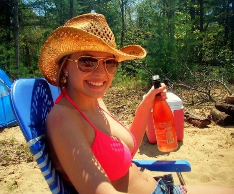 SUNCE JE TEK PROVIRILO, A ONE SE ODMAH SKINULE: Za ove dame nema zime