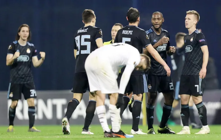 OVO ĆE SE DUGO PAMTITI: Poslije sučeva zvižduka nastala je ludnica, navijači nisu pu&scaron;tali igrače s travnjaka