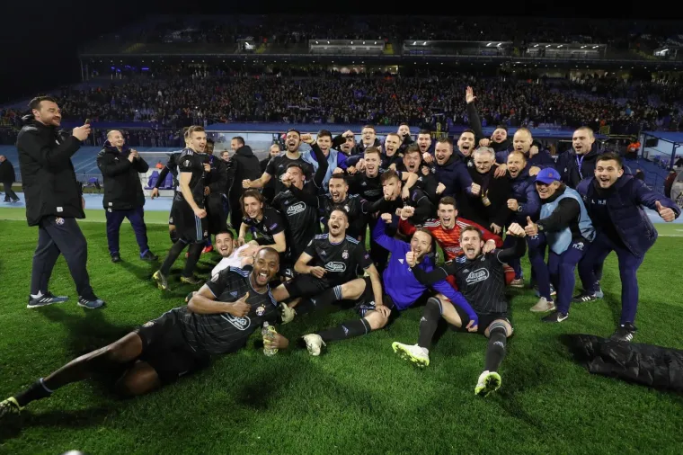 OVO ĆE SE DUGO PAMTITI: Poslije sučeva zvižduka nastala je ludnica, navijači nisu pu&scaron;tali igrače s travnjaka