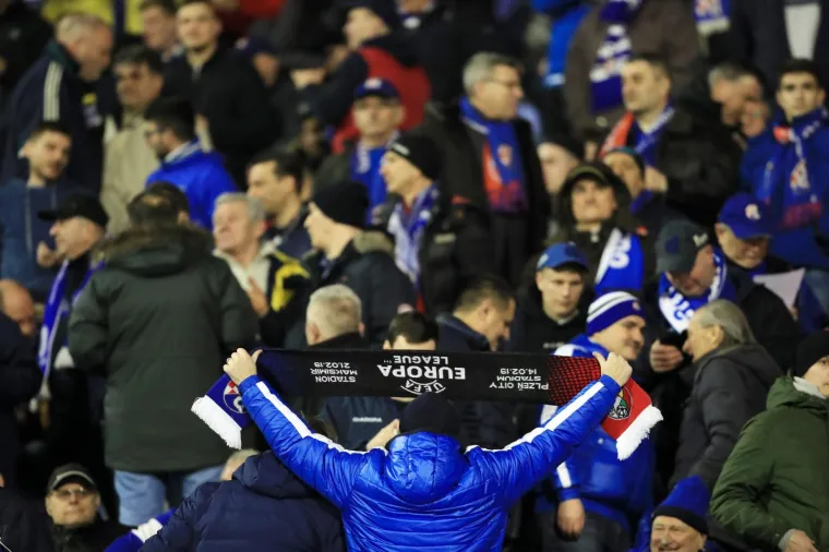 MAKSIMIR GORI: Krcate tribine bodre Modre u povijesnoj utakmici, na semaforu osvanula romantična poruka