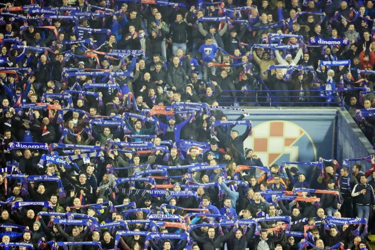 MAKSIMIR GORI: Krcate tribine bodre Modre u povijesnoj utakmici, na semaforu osvanula romantična poruka