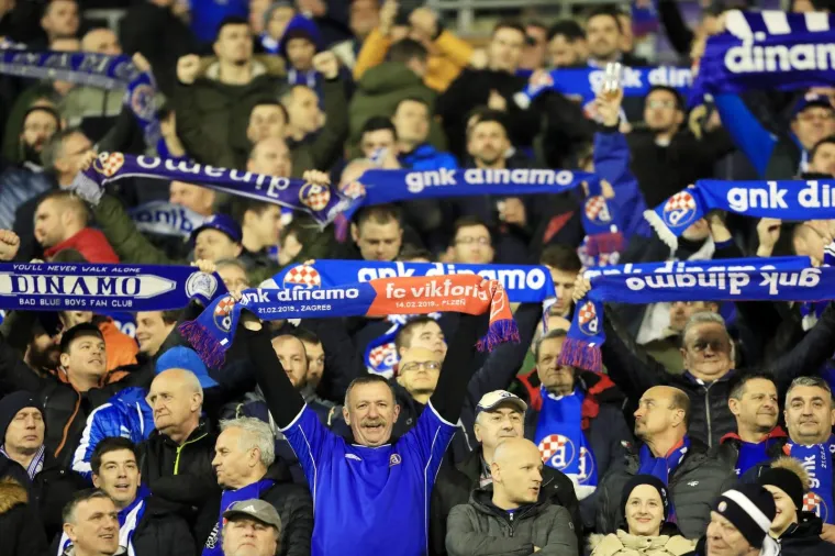 MAKSIMIR GORI: Krcate tribine bodre Modre u povijesnoj utakmici, na semaforu osvanula romantična poruka