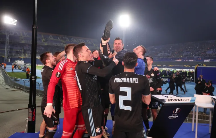 &Scaron;TIMAC PROSLAVIO POBJEDU S IGRAČIMA DINAMA: U&scaron;li su u studio i izvadili &scaron;ampanjac, a onda je krenulo