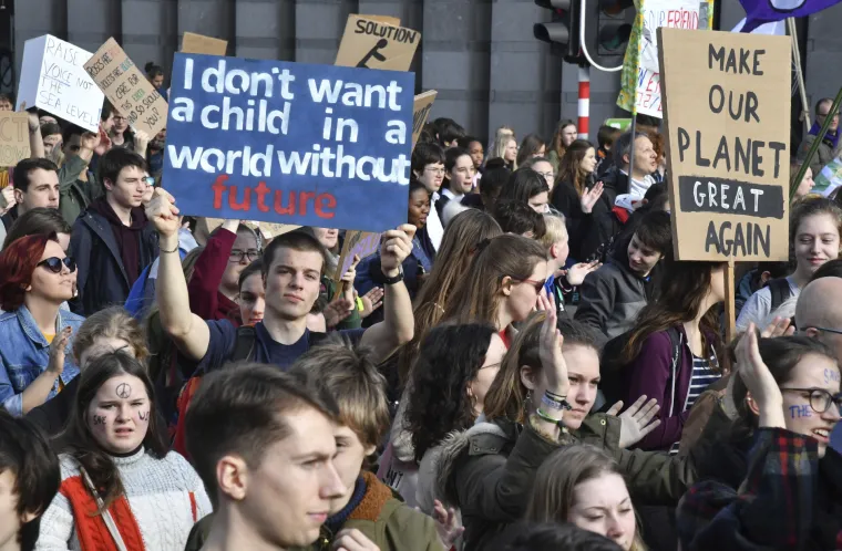 'Na&scaron;a kuća gori': &Scaron;vedska tinejdžerica izvukla na ulice tisuće mladih na prosvjede zbog klimatskih promjena