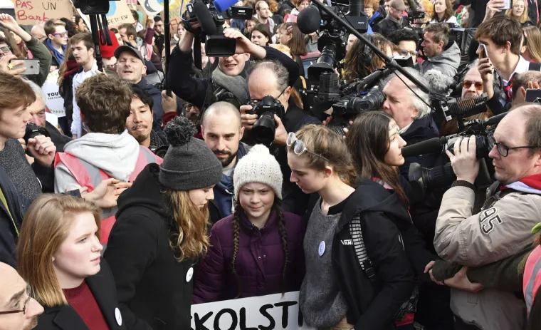 'Na&scaron;a kuća gori': &Scaron;vedska tinejdžerica izvukla na ulice tisuće mladih na prosvjede zbog klimatskih promjena