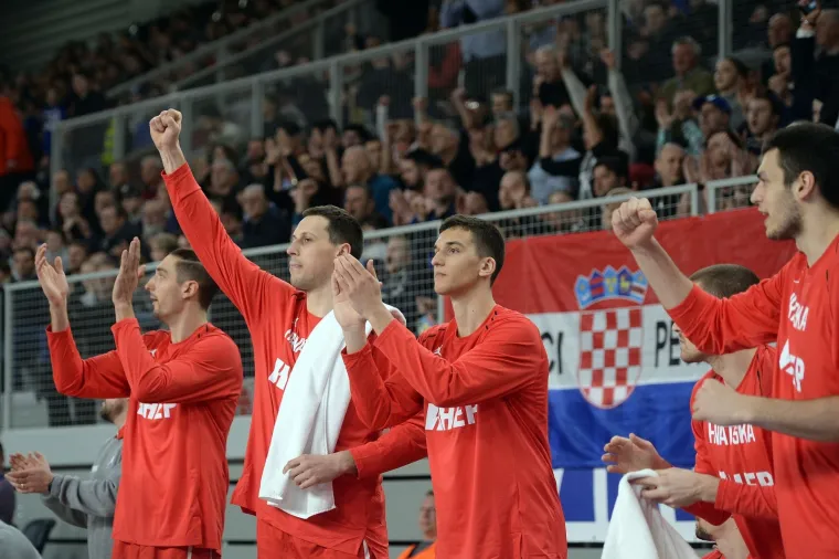 DVOJICA VELIKANA NA UTAKMICI U VARAŽDINU: Rađa i Vranković iz prvih redova bodre Hrvatsku