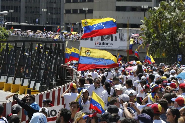 Suzavac i gumeni metci na granici: Maduro prekinuo odnose s Kolumbijom!