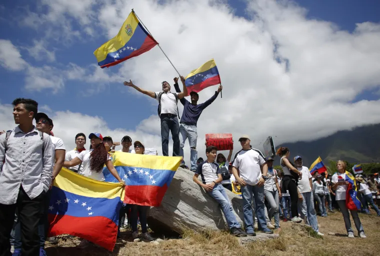 Suzavac i gumeni metci na granici: Maduro prekinuo odnose s Kolumbijom!