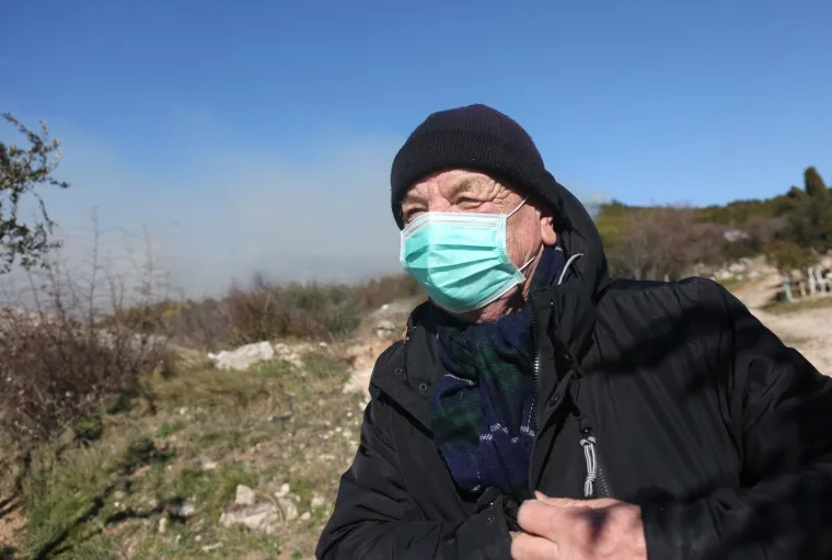 Drama kod Vodica: Požar no&scaron;en orkanskom burom spu&scaron;ta se prema prvim kućama