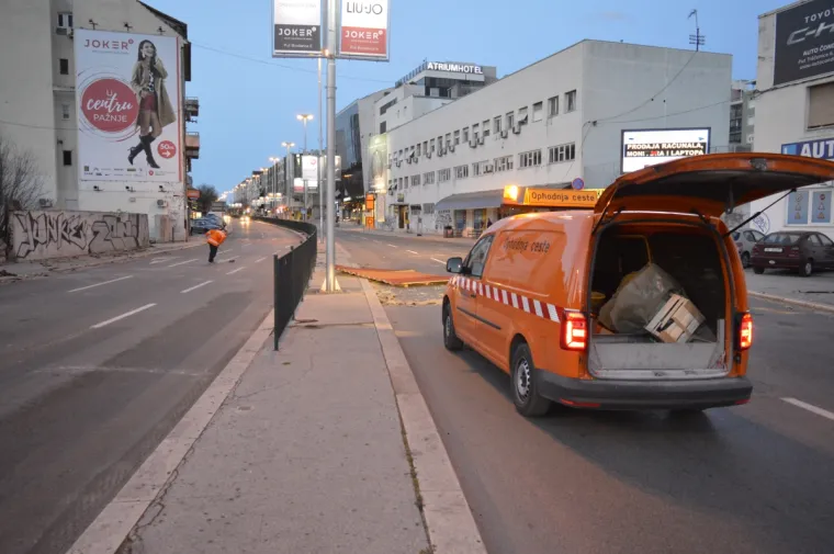 &Scaron;teta po cijelom gradu: Bura u Splitu otežava kretanje, a osjećaj hladnoće je polarni!