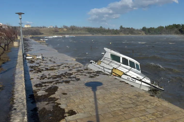 &Scaron;teta po cijelom gradu: Bura u Splitu otežava kretanje, a osjećaj hladnoće je polarni!