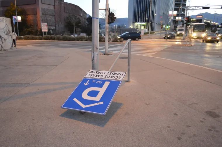 &Scaron;teta po cijelom gradu: Bura u Splitu otežava kretanje, a osjećaj hladnoće je polarni!