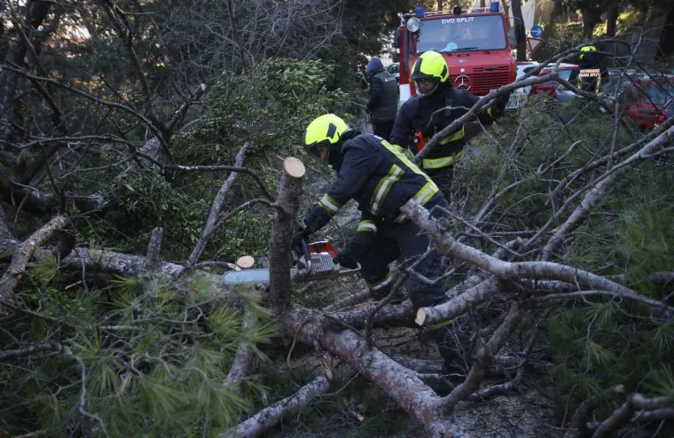 Strašna orkanska bura poharala Split