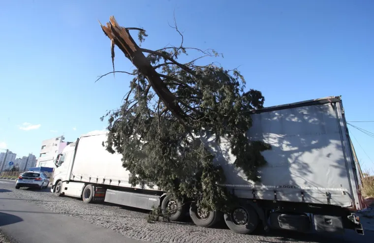 Strašna orkanska bura poharala Split