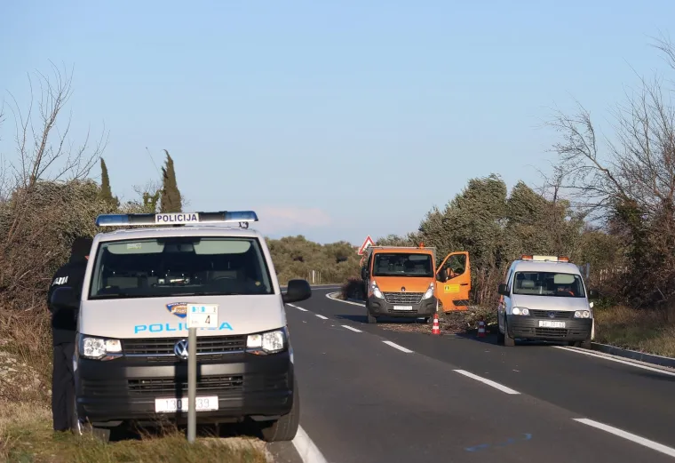 LETJELE LIMENE PLOČE, POTAPALE SE BRODICE, PREVRTALI AUTI: Pogledajte kakav je kaos bura napravila u Dalmaciji