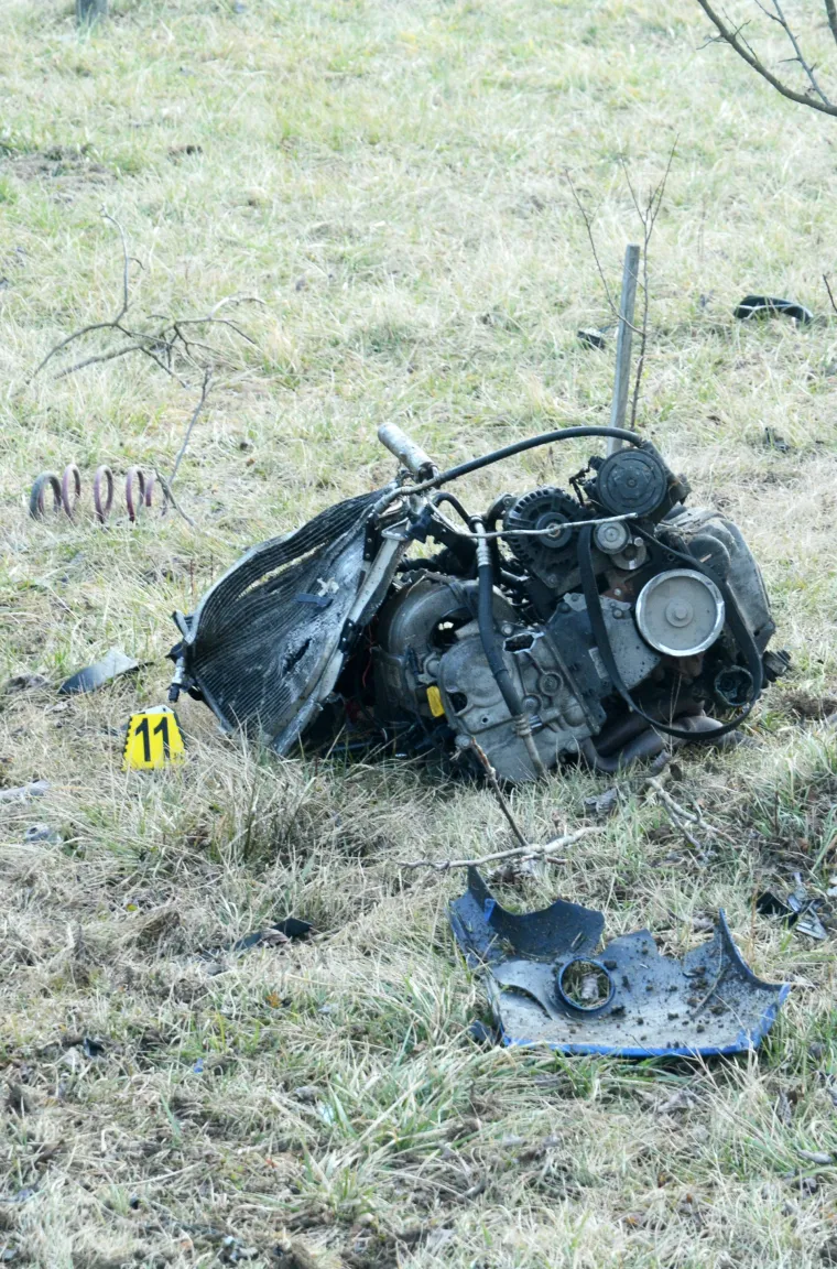 Nesreća kod Siska: Sletio s ceste i okrenuo se na krov, dvoje ljudi je ozlijeđeno