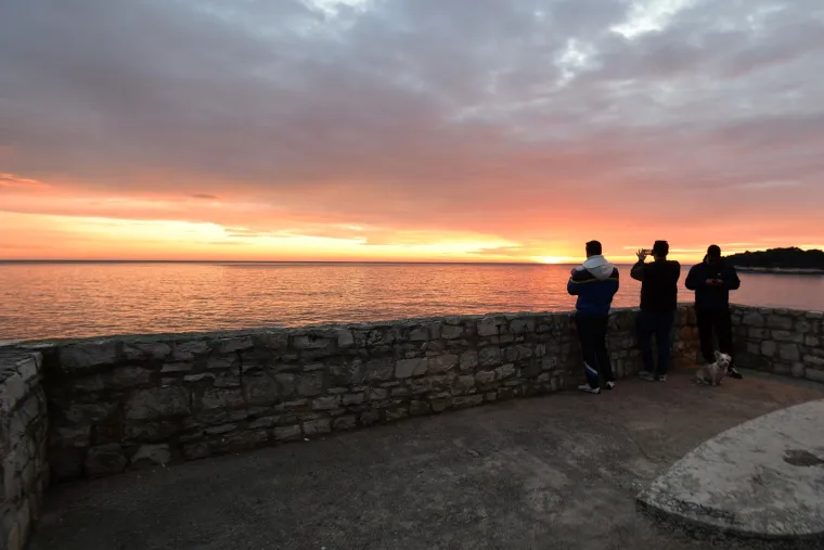 WOW! Pogledajte spektakularne fotografije pogleda na zalazak sunca s pulske &scaron;etnice uz more
