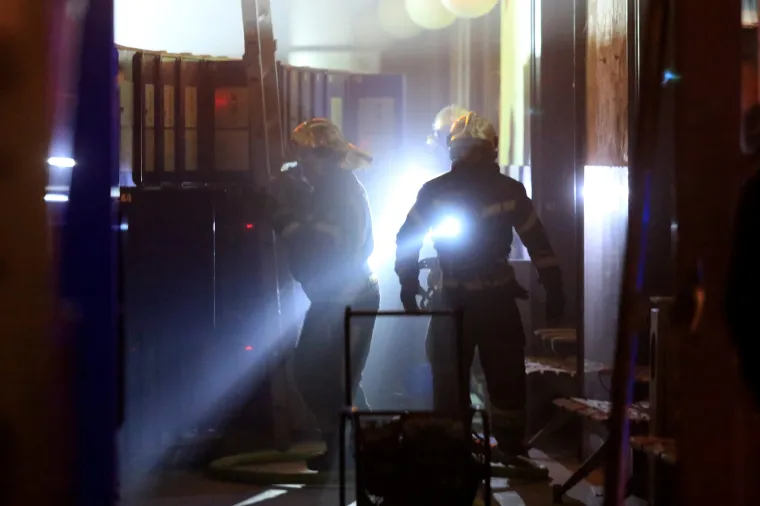 Požar na Glavnom kolodvoru: Gore ormarići za ostavljanje stvari, vatrogasci na terenu