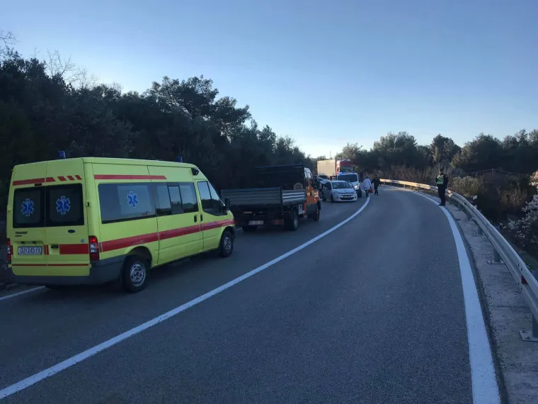 Te&scaron;ka nesreća kod Dubrovnika: Sudarili se cisterna, auto i sanitetski prijevoz - jedan poginuli