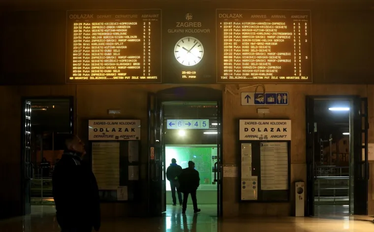 BUKNUO POŽAR U ZGRADI GLAVNOG KOLODVORA U ZAGREBU: Planulo smeće u garderobi