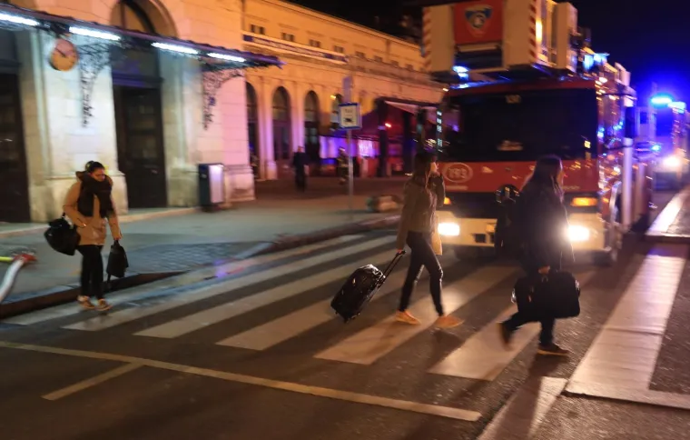 BUKNUO POŽAR U ZGRADI GLAVNOG KOLODVORA U ZAGREBU: Planulo smeće u garderobi