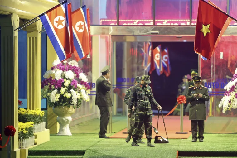 Kim doputovao u Hanoi na summit s Trumpom