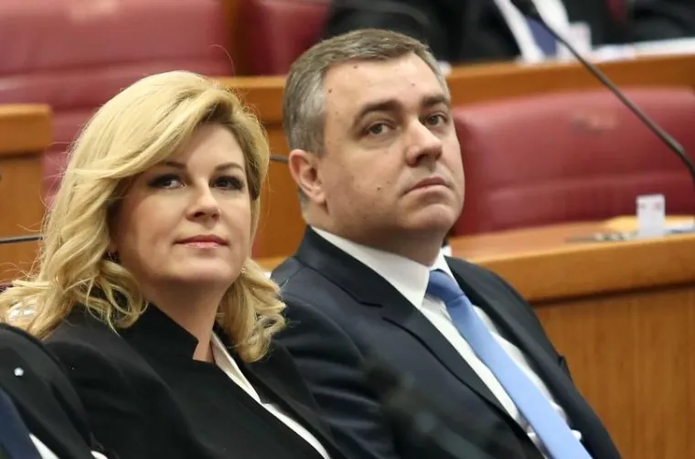 Biv&scaron;i savjetnik predsjednice RH Mate Radeljić je po odlasku s Pantovčaka odaslao nekoliko žestokih kritika na račun predsjednice i time automatski postao zvijezda desnice.