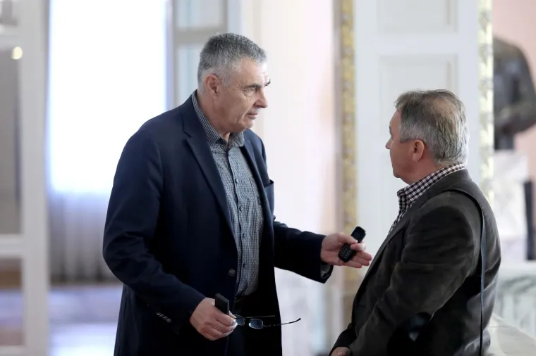 Aktivni dvojac u Saboru. Njihova izlaganja i izjave redovito izazivaju reakcije, kritike, ali, &scaron;to je za njih najvažnije, poruke odobravanja s desnice.