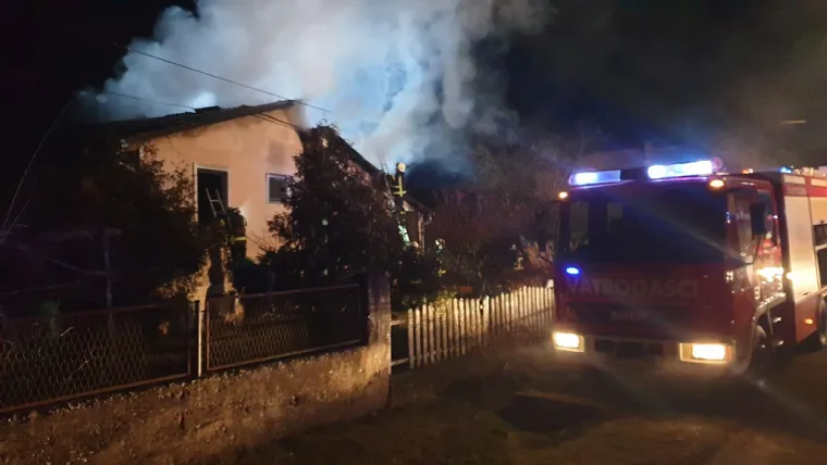 Zapalio vlastitu kuću