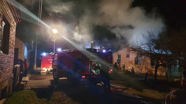 Zapalio vlastitu kuću