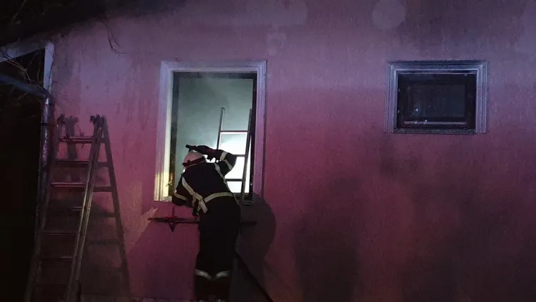 Zapalio vlastitu kuću