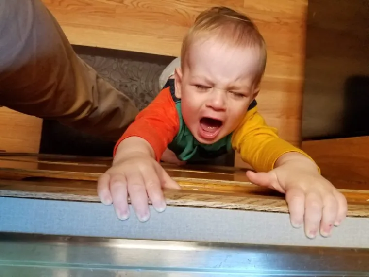 "Nisam mu dala da se igra u smeću."