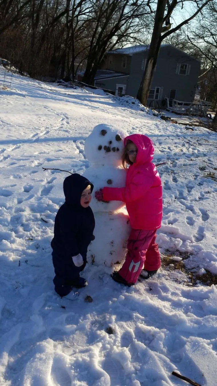 "Plače jer joj sestra grli njezina snjegovića."