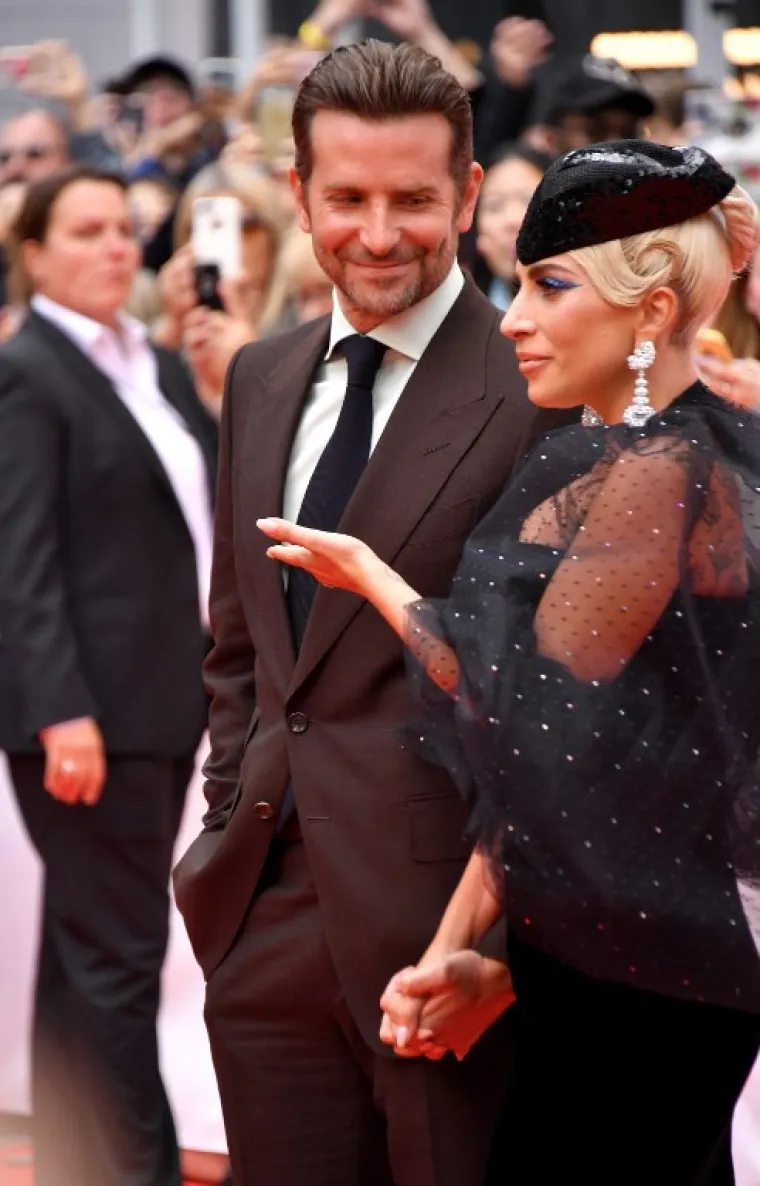 GAGA I COOPER RAZMJENJIVALI NJEŽNOSTI MJESECIMA PRIJE OSCARA: Zbog ovih fotografiji svi se pitaju što to skrivaju