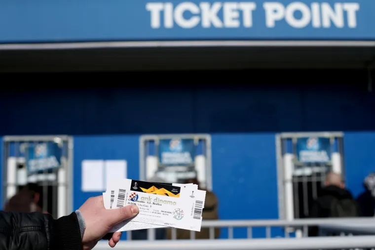 NEVIĐENA GROZNICA TRESE METROPOLU: Gužve traju od ranog jutra, jedna tribina već rasprodana, pogledate kako to izgleda iz zraka